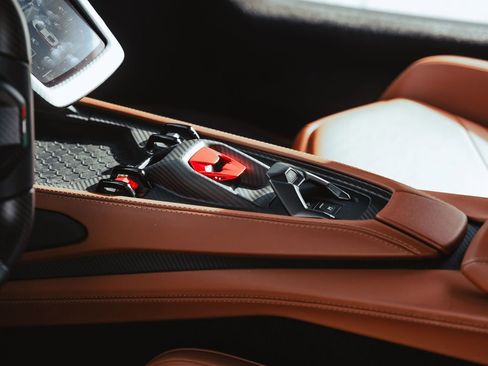 Used 2025 Lamborghini Revuelto AWD/4WD image 11