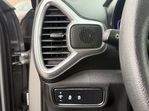 Used 2025 Kia Soul LX w/ LX Technology Package FWD image 15