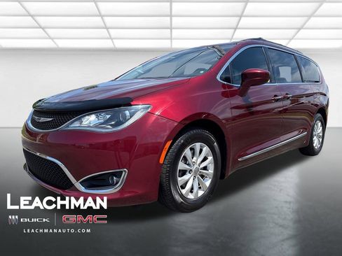 Used 2017 Chrysler Pacifica Touring-L FWD image 8