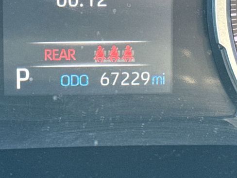 Used 2021 Toyota RAV4 LE image 17