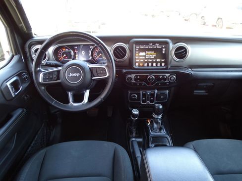 Used 2018 Jeep Wrangler Unlimited Sahara image 11