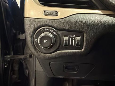 Used 2015 Jeep Cherokee Latitude w/ Cold Weather Group AWD/4WD image 20