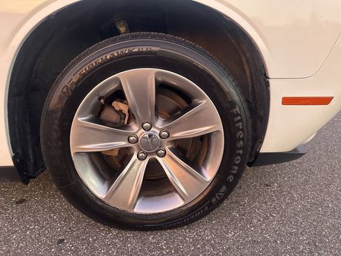 Used 2021 Dodge Challenger SXT image 5