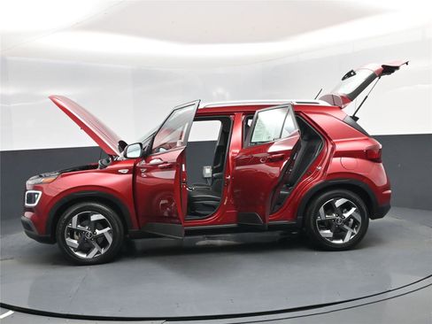 Used 2024 Hyundai Venue Limited image 30
