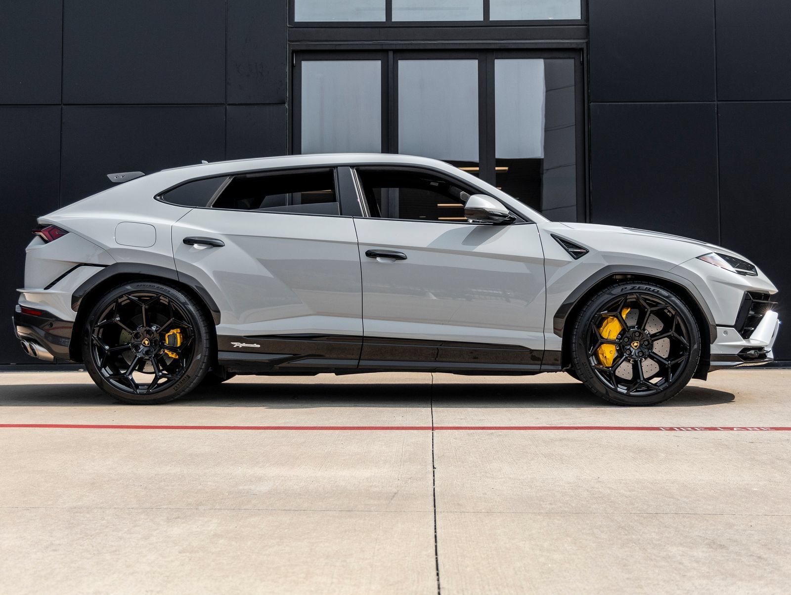 Used 2024 Lamborghini Urus Performante AWD/4WD image 9