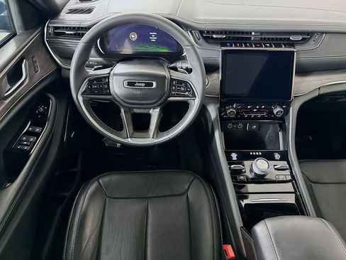 Used 2023 Jeep Grand Cherokee Overland image 4