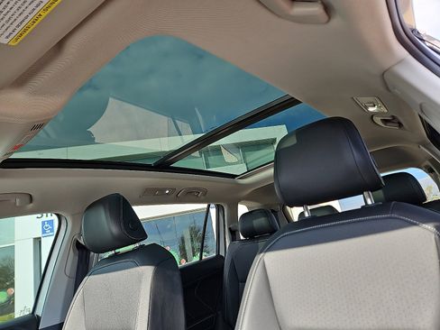 Certified 2023 Volkswagen Tiguan SE w/ Panoramic Sunroof Package image 12