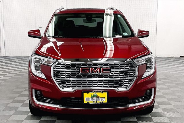 Used 2024 GMC Terrain Denali w/ Denali Premium Package AWD/4WD image 4
