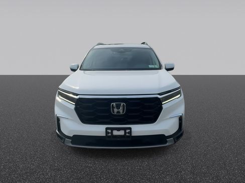 Used 2024 Honda Pilot Touring image 4