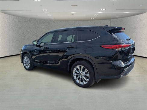 Used 2022 Toyota Highlander Limited image 5