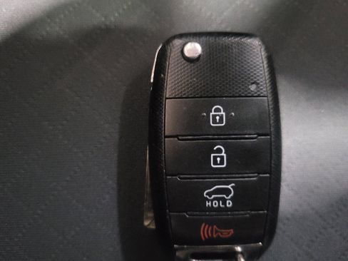 Used 2017 Kia Sorento AWD image 32