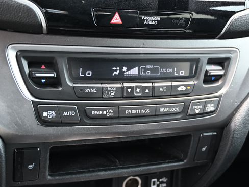 Used 2022 Honda Pilot Sport image 26