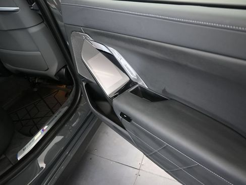 Certified 2026 BMW 740i w/ Executive Package RWD image 21