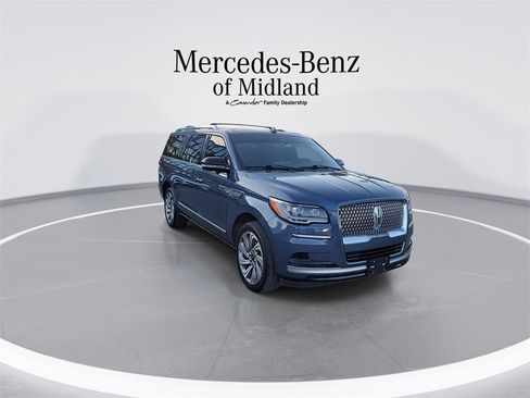 Used 2022 Lincoln Navigator L Reserve image 2