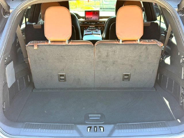 Used 2023 Lincoln Aviator Reserve w/ Equipment Group 201A RWD image 7
