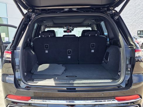 Certified 2023 Jeep Grand Cherokee Overland w/ Luxury Tech Group IV AWD/4WD image 19