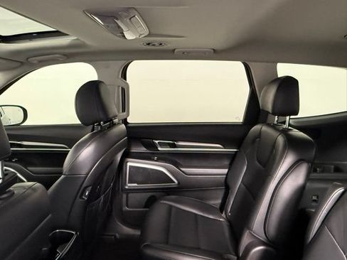 Used 2021 Kia Telluride S FWD image 39