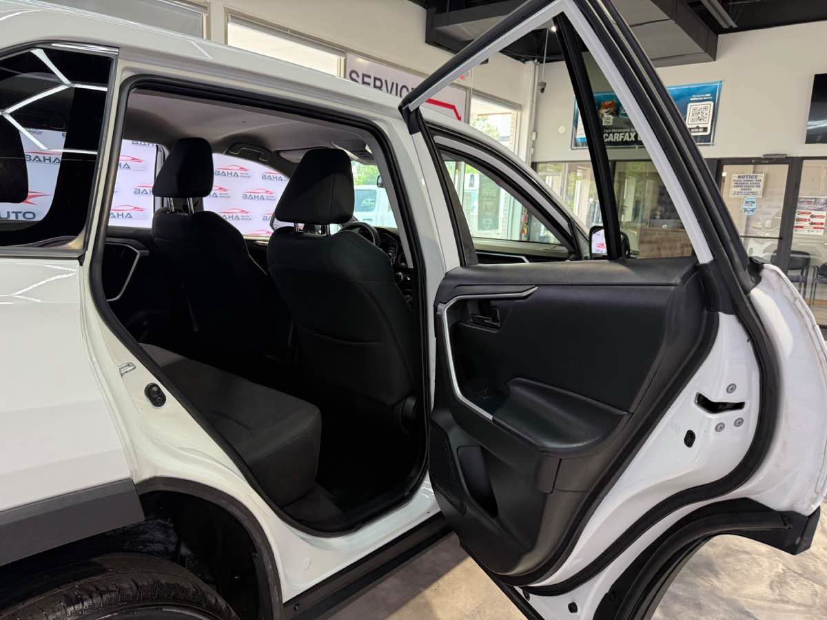 Used 2022 Toyota RAV4 LE AWD/4WD image 40