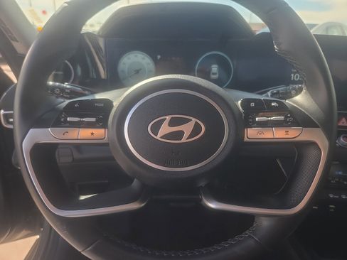 Used 2025 Hyundai Elantra SEL image 12