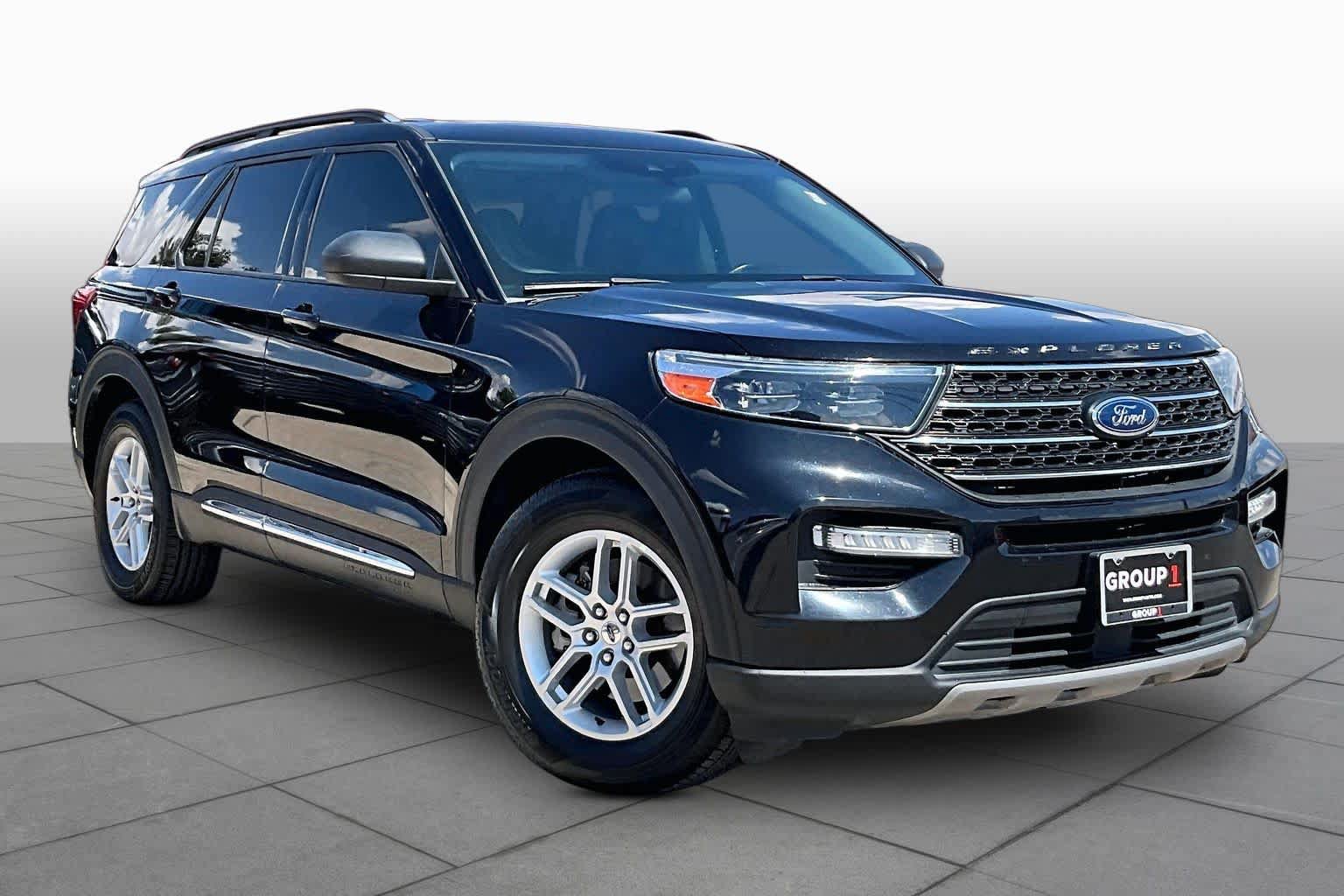 Used 2021 Ford Explorer XLT w/ Equipment Group 202A RWD image 3