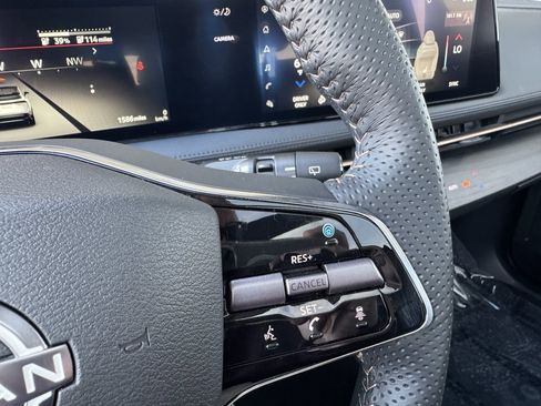 Used 2023 Nissan Ariya FWD image 34