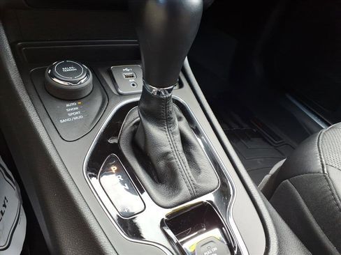 Used 2021 Jeep Cherokee Limited image 23