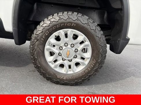 Used 2023 Chevrolet Silverado 2500 LT AWD/4WD image 10