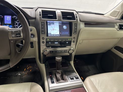 Used 2019 Lexus GX 460 Premium w/ Premium Package AWD/4WD image 30