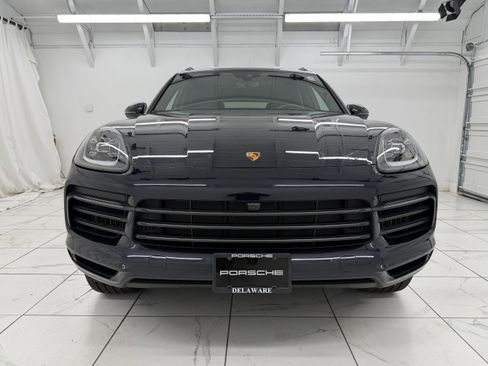 Certified 2023 Porsche Cayenne Platinum Edition image 9