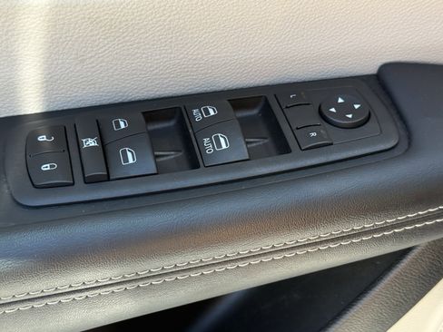 Used 2023 Chrysler Voyager LX image 26