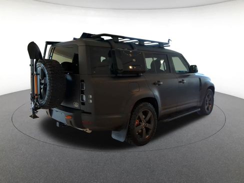 New 2023 Land Rover Defender 130 SE image 5