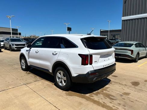 Used 2022 Kia Sorento LX AWD/4WD image 2