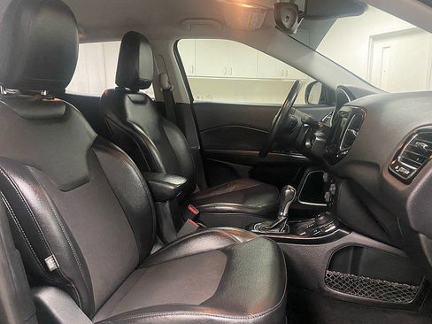 Used 2018 Jeep Compass Latitude w/ Popular Equipment Group image 16