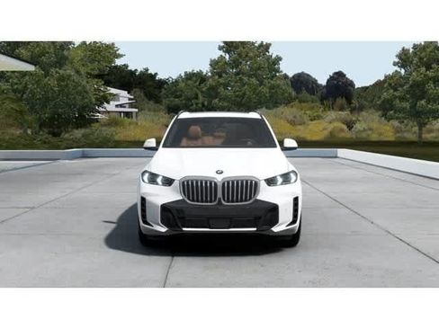 New 2026 BMW X5 xDrive40i w/ M Sport Package AWD/4WD image 3