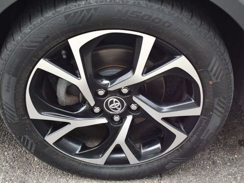Used 2019 Toyota C-HR XLE FWD image 42