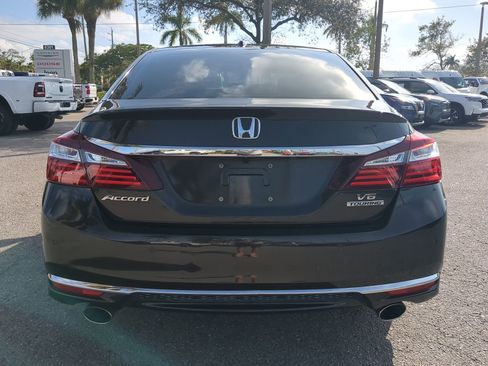 Used 2016 Honda Accord Touring image 6