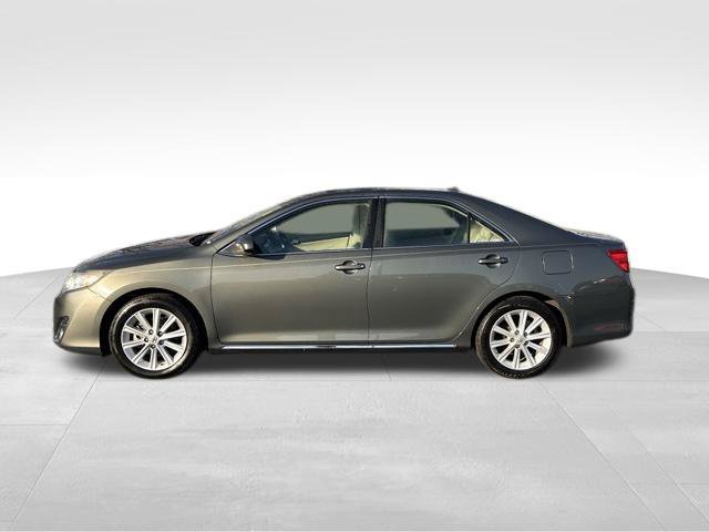 Used 2012 Toyota Camry XLE w/ Leather Pkg FWD image 5