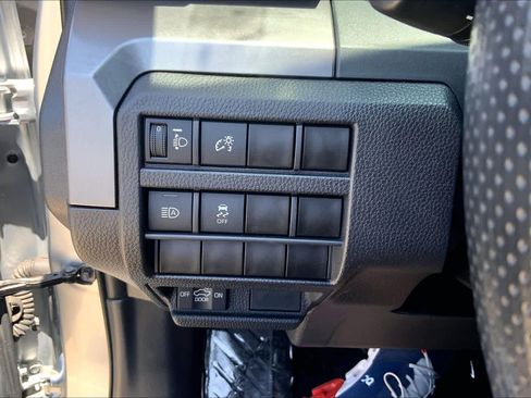 Used 2025 Toyota Tacoma SR5 AWD/4WD image 37