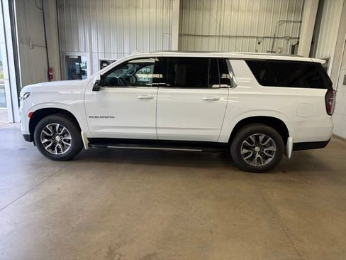 Used 2024 Chevrolet Suburban LT w/ LT Signature Plus Package AWD/4WD image 8