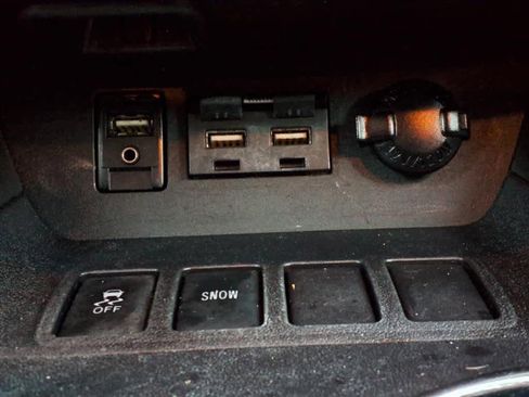 Used 2019 Toyota Highlander LE image 24