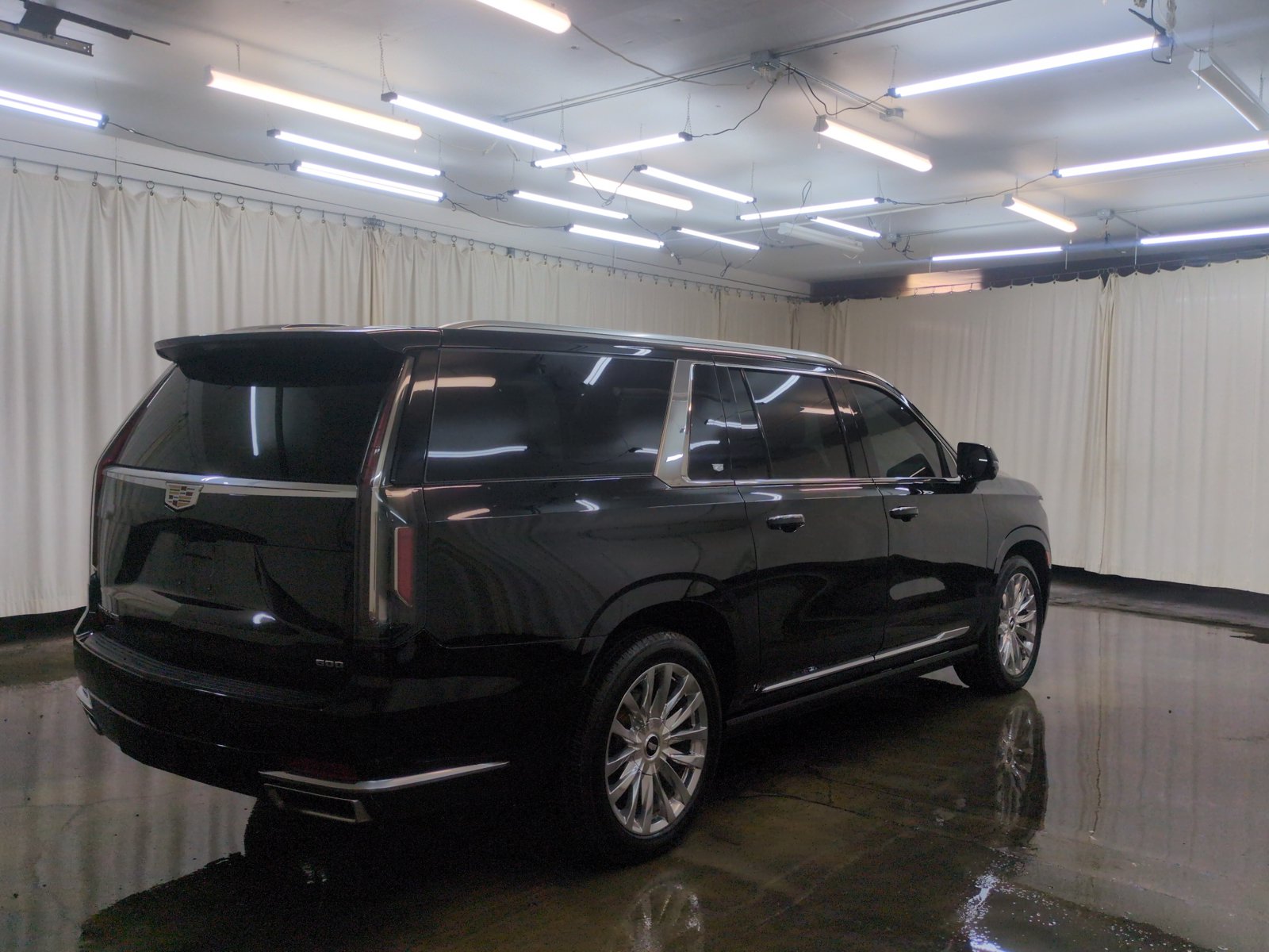 Used 2024 Cadillac Escalade ESV Premium Luxury w/ Performance Package AWD/4WD image 5