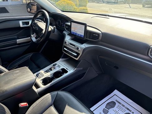 Used 2022 Ford Explorer XLT w/ Equipment Group 202A image 14