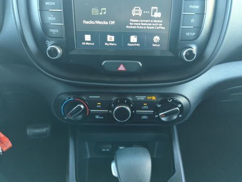 Used 2021 Kia Soul LX image 19