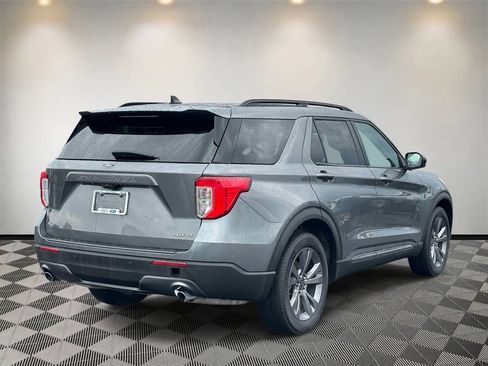 Certified 2023 Ford Explorer XLT w/ Equipment Group 202A AWD/4WD image 4
