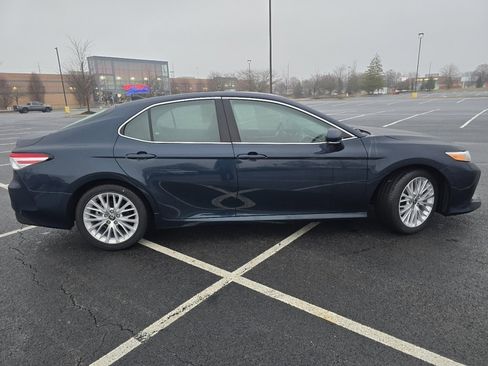 Used 2020 Toyota Camry XLE image 19