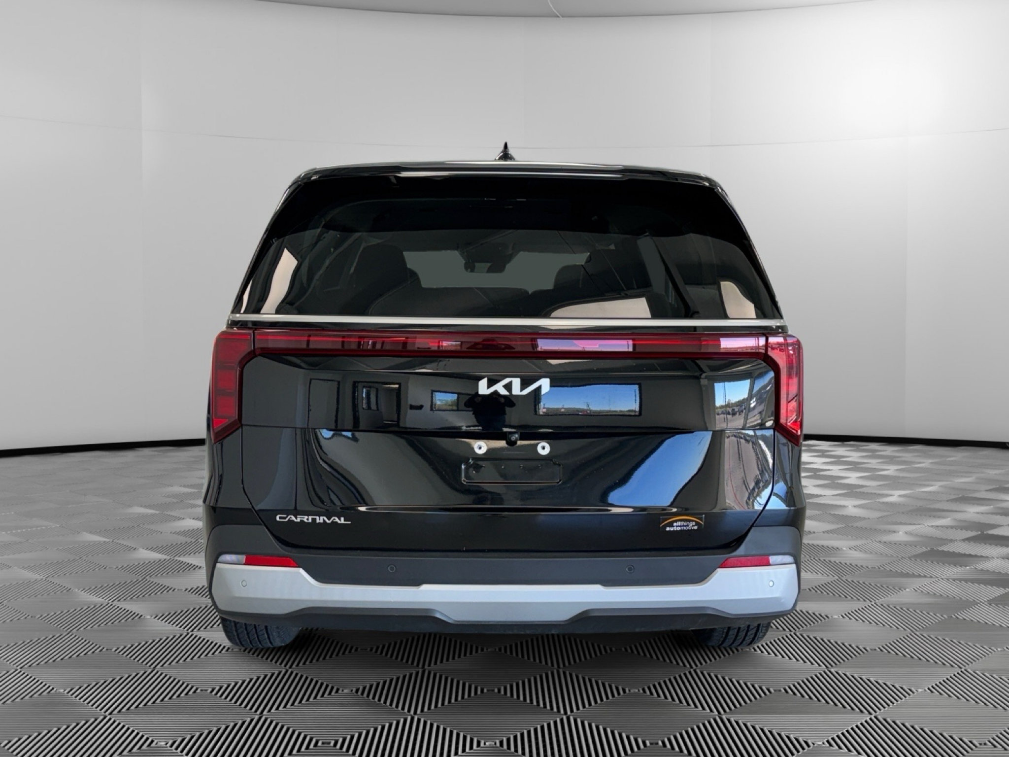 Used 2025 Kia Carnival FWD image 7