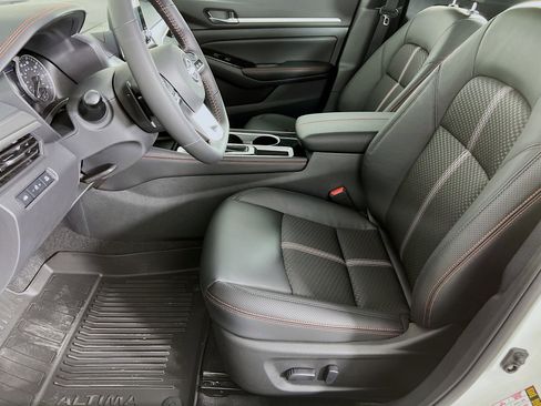 New 2025 Nissan Altima 2.5 SR image 3