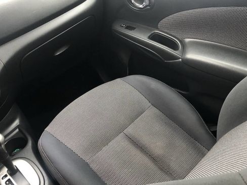 Used 2014 Nissan Versa SV image 9