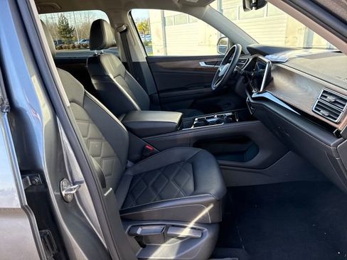 Used 2024 Volkswagen Atlas SE image 13