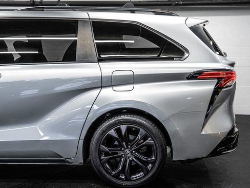 Used 2021 Toyota Sienna XSE image 13